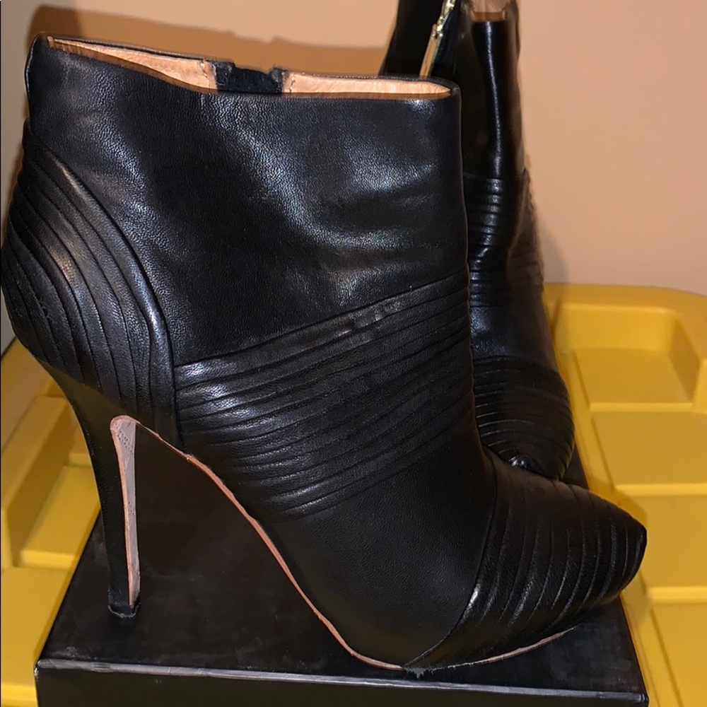 LAMB BLACK ALL LEATHER BOOTIES Sz 7.5. Exc cond